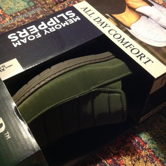 Haggar Men's Venetian Quilted Nylon Olive Slippers Size: XL(11-12) New in Box - Picture 4 of 6